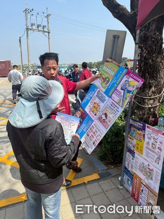 ▲台南市消防局二大隊官田消防分隊積極參與29日在官田區公所與角秀山生命紀念館舉辦的清明法會活動，宣導「掃墓不用火」的方式，呼籲民眾共同保護生態環境，並防止火災的發生。（圖／記者林東良翻攝，下同）