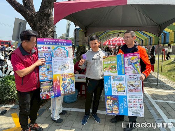 ▲台南市消防局二大隊官田消防分隊積極參與29日在官田區公所與角秀山生命紀念館舉辦的清明法會活動，宣導「掃墓不用火」的方式，呼籲民眾共同保護生態環境，並防止火災的發生。（圖／記者林東良翻攝，下同）