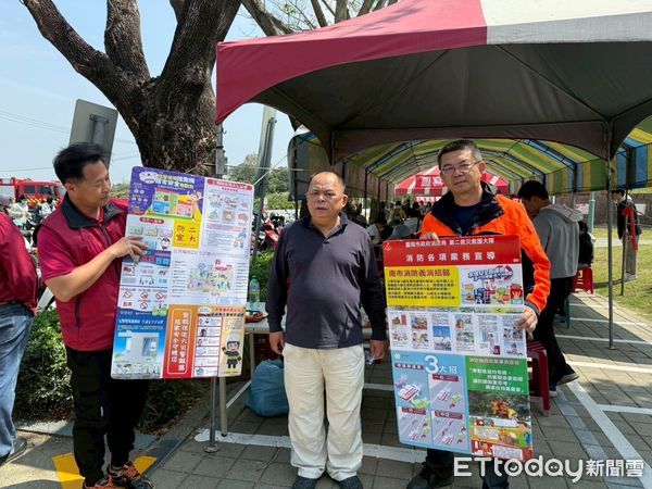 ▲台南市消防局二大隊官田消防分隊積極參與29日在官田區公所與角秀山生命紀念館舉辦的清明法會活動，宣導「掃墓不用火」的方式，呼籲民眾共同保護生態環境，並防止火災的發生。（圖／記者林東良翻攝，下同）