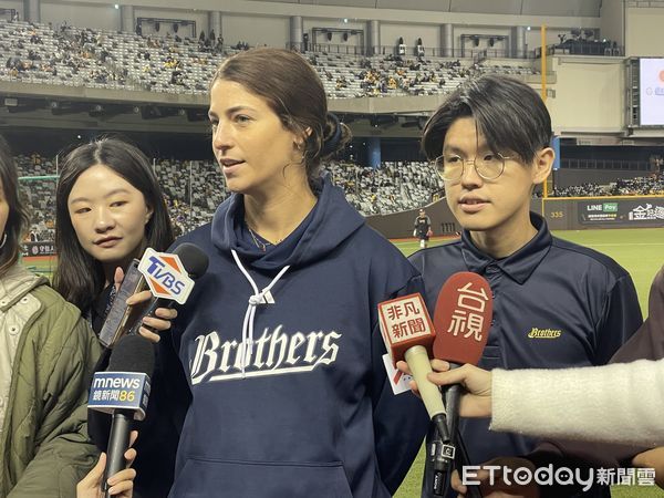 ▲中信兄弟莎菈、伍立辰、陳冠穎。（圖／記者楊舒帆攝）