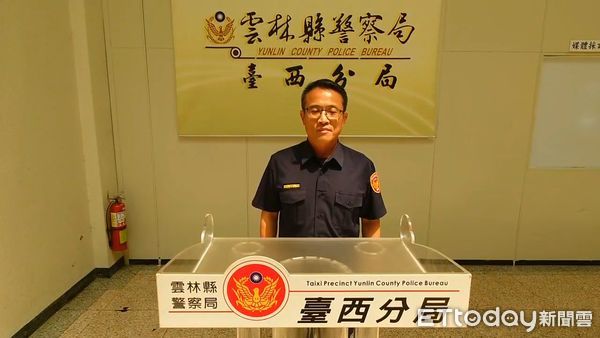 ▲▼         警車逆向    。（圖／記者游瓊華翻攝）