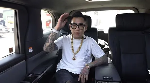 ▲▼蹦闆槓上校方，替受害女學生發聲。（圖／翻攝自YouTube／蹦闆）