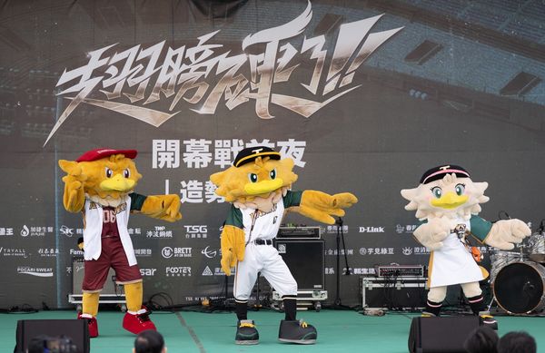 ▲台鋼雄鷹車掃。（圖／台鋼雄鷹提供）