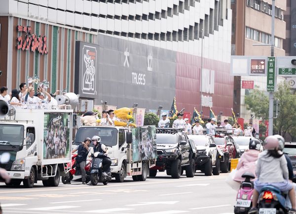 ▲台鋼雄鷹車掃。（圖／台鋼雄鷹提供）