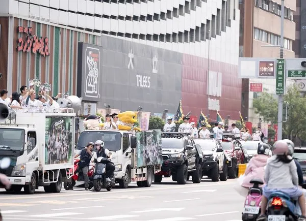 ▲台鋼雄鷹車掃。（圖／台鋼雄鷹提供）