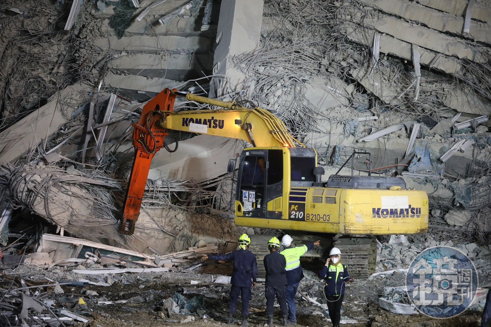 【緬甸強震直擊】曼谷政府大樓崩塌瞬間曝光　煙塵滿天民眾奔逃