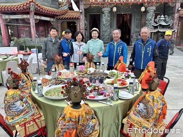 ▲▼  與神明一起吃辦桌，玩復古!水上首次鄉宴「台味の復古趴」秒殺熱烈迴響。   。（圖／記者翁伊森翻攝）