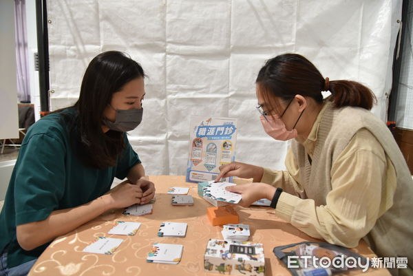 ▲動部勞動力發展署雲嘉南分署新營就業中心29日於新營糖廠中山堂舉辦徵才活動，共有20家廠商開出超過600個職缺，吸引不少青年朋友或想轉職民眾求職卡位。（圖／記者林東良翻攝，下同）