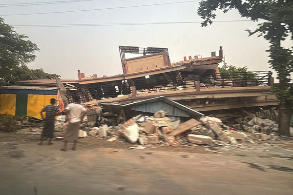 ▲▼緬甸芮氏規模8.2地震，第二大城曼德勒（Mandalay，瓦城）災情。（圖／達志影像／美聯社）