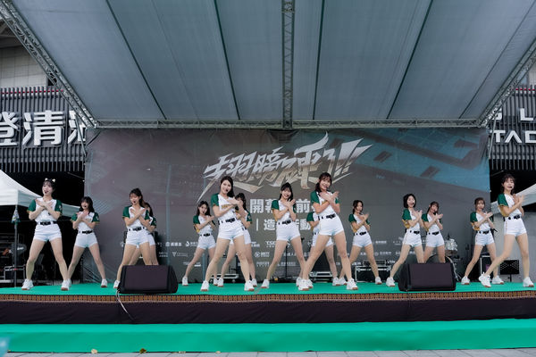 ▲首發單曲寫真《Cheer it up加大》2日內便已宣告完售，4月12日將於夢時代舉辦簽唱會。（圖／桂田文創提供）