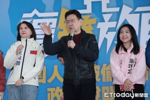 ▲▼還錢於民政策說明會台北市中山、松山場-王鴻薇，趙少康，徐巧芯。（圖／記者周宸亘攝）