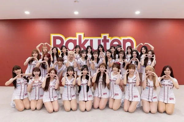 ▲▼ 樂天女孩大合照。（圖／樂天桃猿提供）