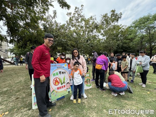 ▲南消一大隊柳營分隊結合台南柳營中興社區，30日舉辦了親子活動，設置了多個關卡，讓家長能帶著小朋友一同參與。（圖／記者林東良翻攝，下同）