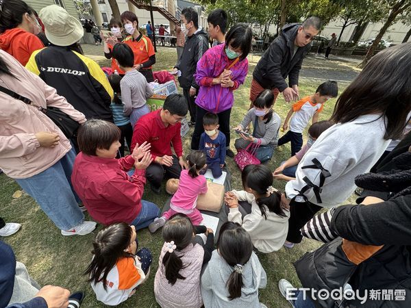 ▲南消一大隊柳營分隊結合台南柳營中興社區，30日舉辦了親子活動，設置了多個關卡，讓家長能帶著小朋友一同參與。（圖／記者林東良翻攝，下同）