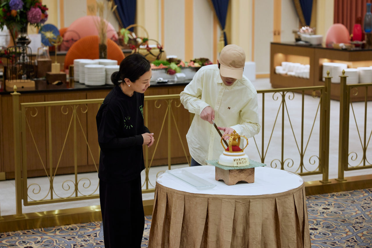 ▲▼蕭敬騰演唱會後慶功。（圖／寬魚國際Ｘ華納音樂提供）
