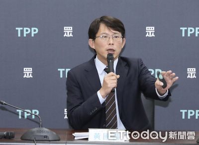 寫錯「醫」被抓包!黃國昌笑認中文不好 下一秒又將「造詣」唸錯
