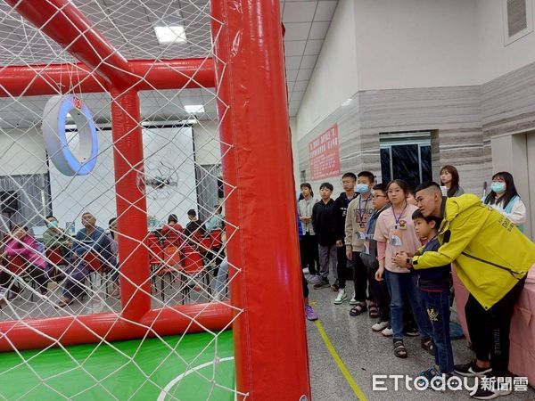 ▲立委羅美玲辦理無人機體驗活動，提前慶祝兒童節。（圖／羅美玲服務團隊提供，下同）