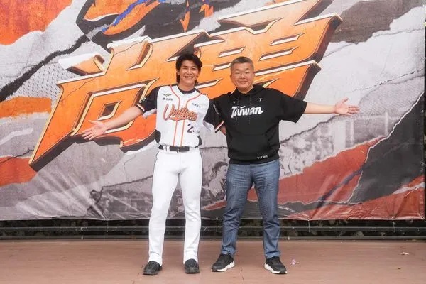 ▲陳傑憲與蔡其昌。（圖／統一球團提供）