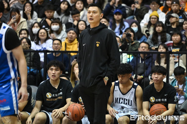 ▲▼2025UBA大專籃球聯賽決賽男子組冠軍戰，政大總教練陳子威。（圖／記者李毓康攝）
