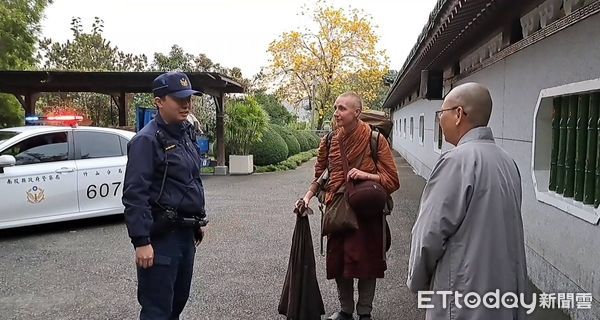 ▲挪威苦行僧於竹山鎮迷路，警民協力幫助其於德山寺安置。（圖／記者高堂堯翻攝）