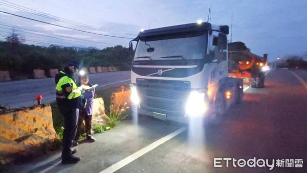 ▲南投警方結合無人機，強化砂石車違規執法、守護用路人安全。（圖／記者高堂堯翻攝，下同）