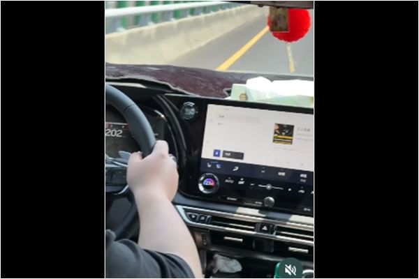 ▲▼網友在Threads上PO出國道超速影片，時速一度達202km。（圖／翻攝Threads）