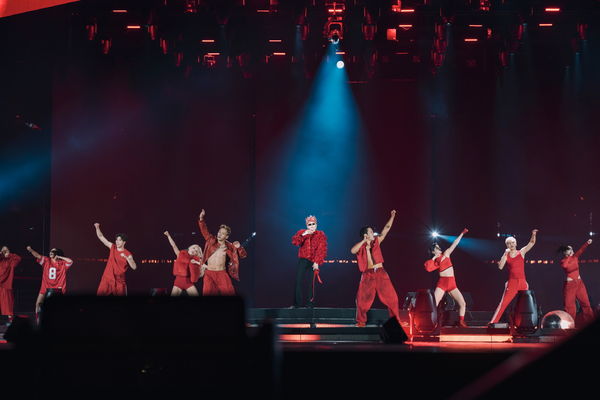 ▲▼ BIGBANG演唱會合體！GD緊擁太陽、大聲幸福笑了　歌迷淚崩：青春復活。（圖 / Galaxy Corporation提供）