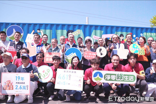 ▲「舊鞋救命」慈善活動在台南安平盛大揭幕，崑山科技大學視覺傳達設計系師生共同進行貨櫃彩繪與視覺設計，傳達台灣社會對國際人道援助的誠意與創意。（圖／記者林東良翻攝，下同）