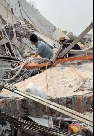 ▲▼地震後坍塌的winstar酒店，權先生等一行人自發進行救援。（圖／翻攝封面新聞）