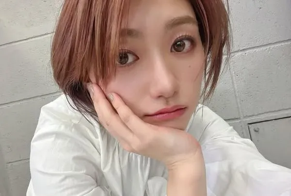 ▲女團「私立惠比壽中學」24歲成員小林歌穗宣布將於2025年6月28日從團體畢業。（圖／翻攝自小林歌穗IG）