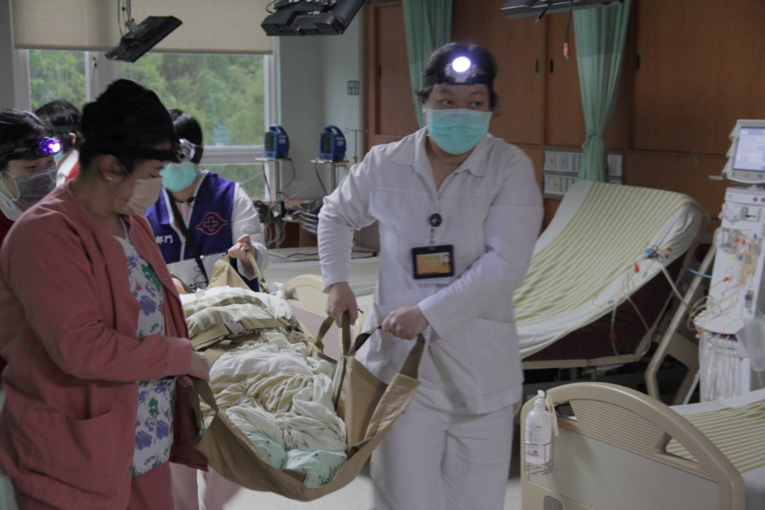 ▲基隆醫院火災自救疏散示範演練。（圖／記者郭世賢翻攝）