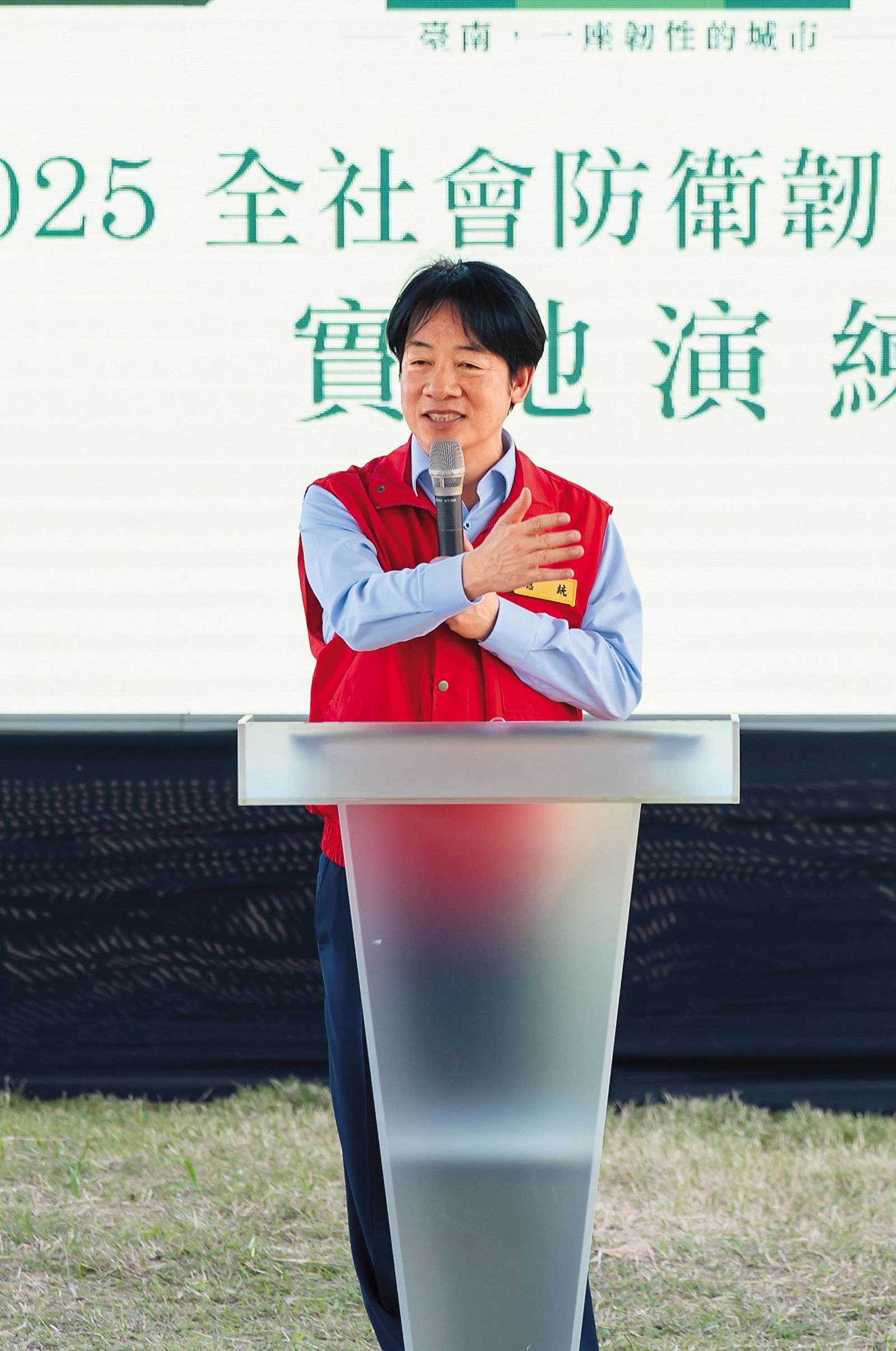 總統賴清德上任時宣示要「競逐太空」，攸關國家通訊韌性的自主低軌通訊衛星成關鍵。（總統府提供）