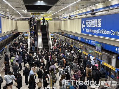 北捷板南線異常!通勤族擠爆月台+被趕下車 怨車站、APP無通知