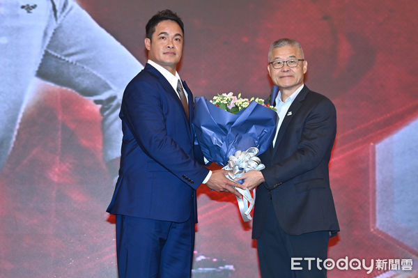 ▲▼林智勝引退宣告記者會，右為中華職棒聯盟秘書長楊清瓏。（圖／記者李毓康攝）
