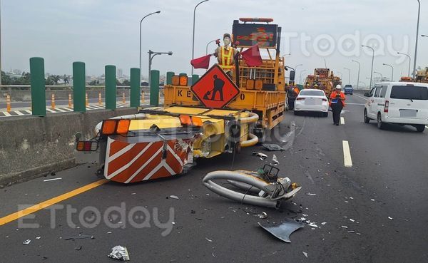 ▲▼      台88轎車撞緩撞車，駕駛送醫       。（圖／民眾提供）