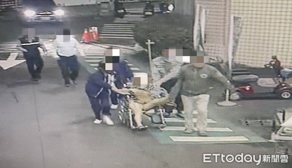 ▲台南新樓醫院急診護理師迅速反應，協助倒地不起的病患，迅速送入急診處，急診醫療團隊成功搶救轉入加護病房。（圖／記者林東良翻攝，下同）