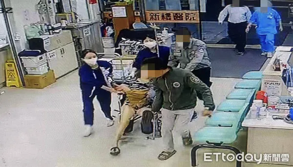 ▲台南新樓醫院急診護理師迅速反應，協助倒地不起的病患，迅速送入急診處，急診醫療團隊成功搶救轉入加護病房。（圖／記者林東良翻攝，下同）