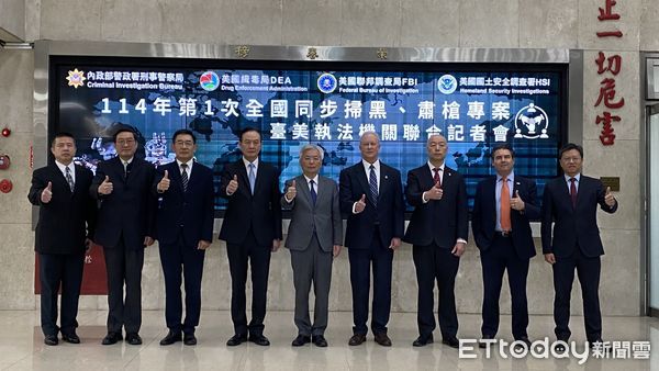 ▲警政署長張榮興31日到刑事局視察全國警察掃黑成果 。（圖／記者張君豪翻攝）