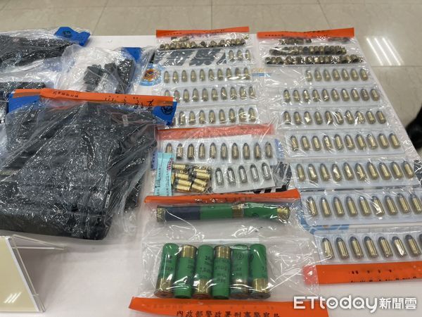 ▲警政署長張榮興31日到刑事局視察全國警察掃黑成果 。（圖／記者張君豪翻攝）