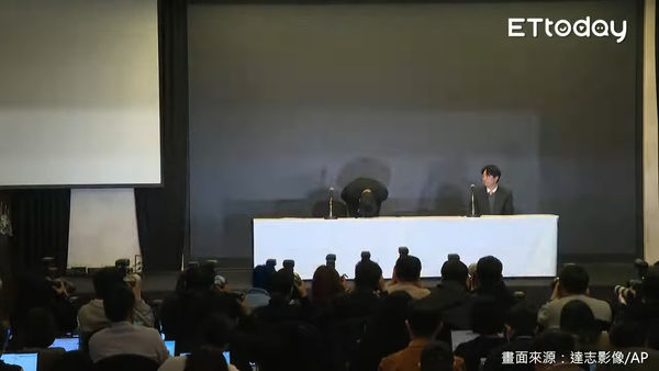 ▲金秀賢鞠躬。（圖／達志影像／AP）