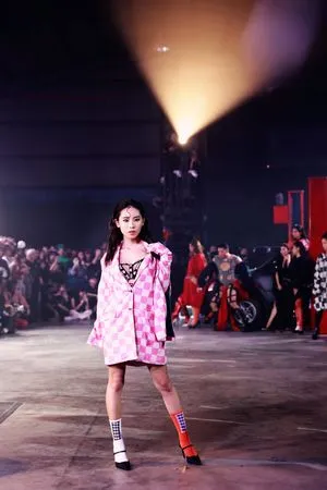 ▲內內與海龍蛙兵。（圖／SWAG提供）