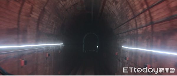 ▲▼台鐵太魯閣號出軌事故隧道設置紀念燈光。（圖／台鐵公司提供）