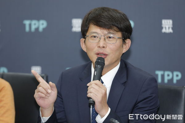 ▲▼民眾黨黨團召開「不要懷疑民進黨立委 護航弊案的決心」記者會，總召黃國昌、副總召張啟楷、立委麥玉珍、劉書彬出席。（圖／記者湯興漢攝）