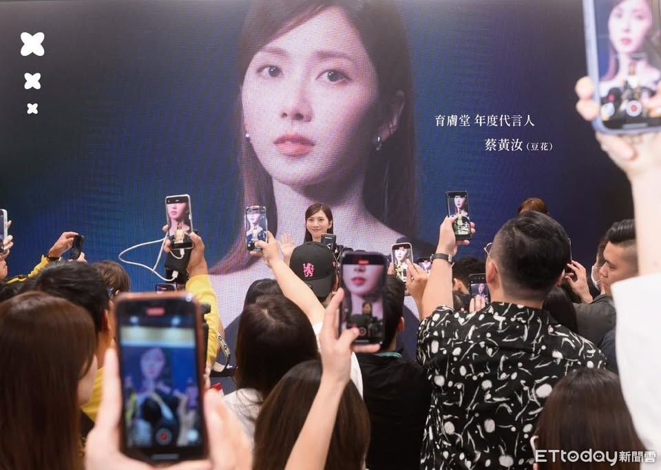▲▼MIT品牌育膚堂致力於「在家就能做到媲美沙龍級保養」，邀請零負評國民女神蔡黃汝（豆花）擔任育膚堂代言人。。（圖／育膚堂提供）