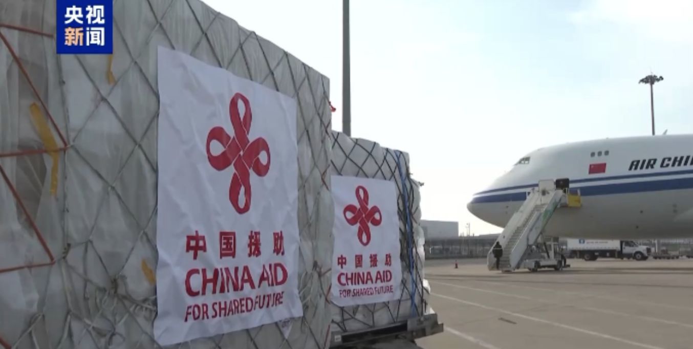 ▲大陸援助緬甸地震的物資於3月31日送抵仰光機場。（圖／翻攝央視）