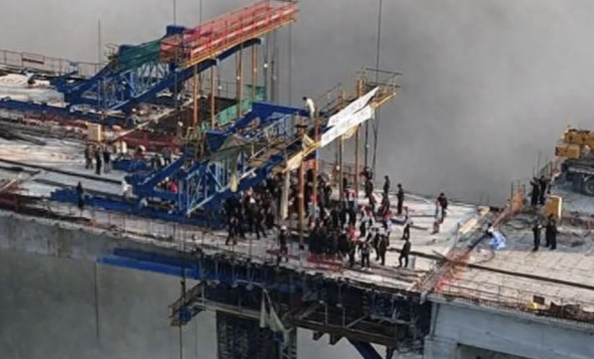 ▲廣西一座正在興建的大橋上，發生一起群毆事件。（圖／翻攝新黃河客戶端）