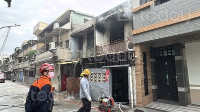 快訊／高雄透天厝大火！女屋主滅火失敗　頭髮遭「燙捲」急逃命