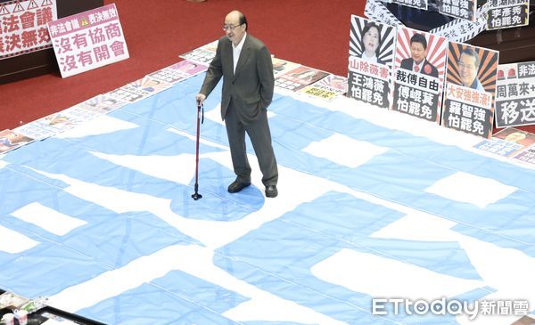 ▲▼柯建銘 大罷免 立法院院會 癱瘓 海報戰。（圖／記者屠惠剛攝）