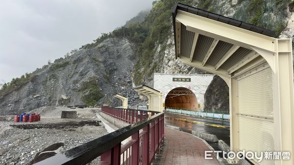▲今年2月太管處同仁不畏困難踏查錐麓古道。（圖／太管處提供，下同）