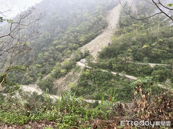 ▲今年2月太管處同仁不畏困難踏查錐麓古道。（圖／太管處提供，下同）